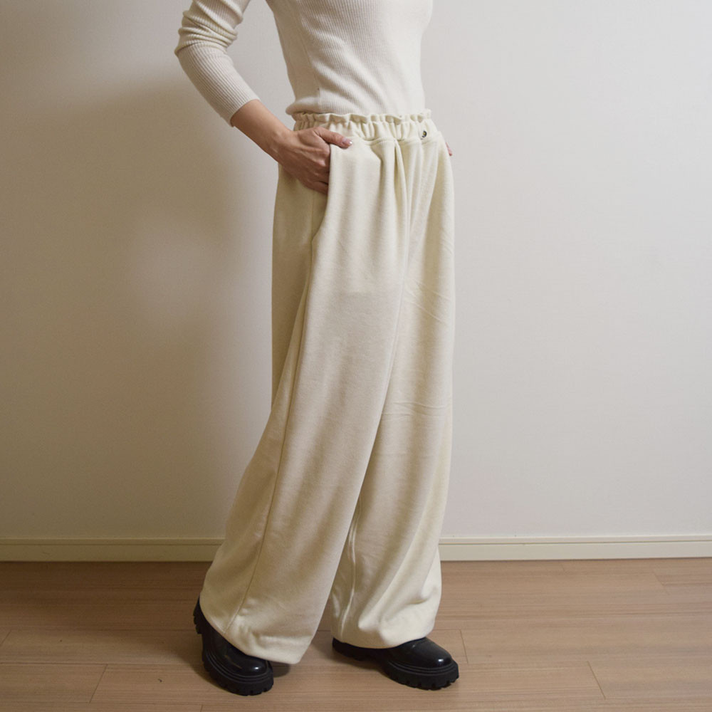 ストレスフリー☆きれいな落ち感シルエット☆リラックスストレッチニットワイドパンツ☆オフホワイト