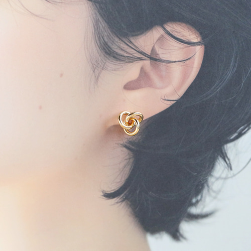 トリニティ 結びのピアス｜イヤリング変更可｜アレルギー対応 ピアス