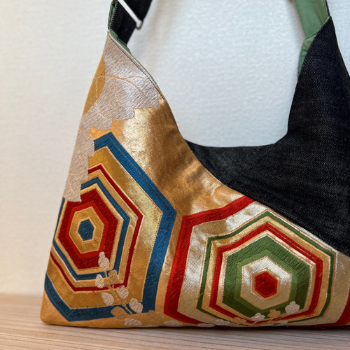 帯リメイク✴︎ショルダーバッグ✴︎969 ✨帯リメイク ショルダーバッグ サコッシュ 和柄 錦糸 黒 サコッシュ