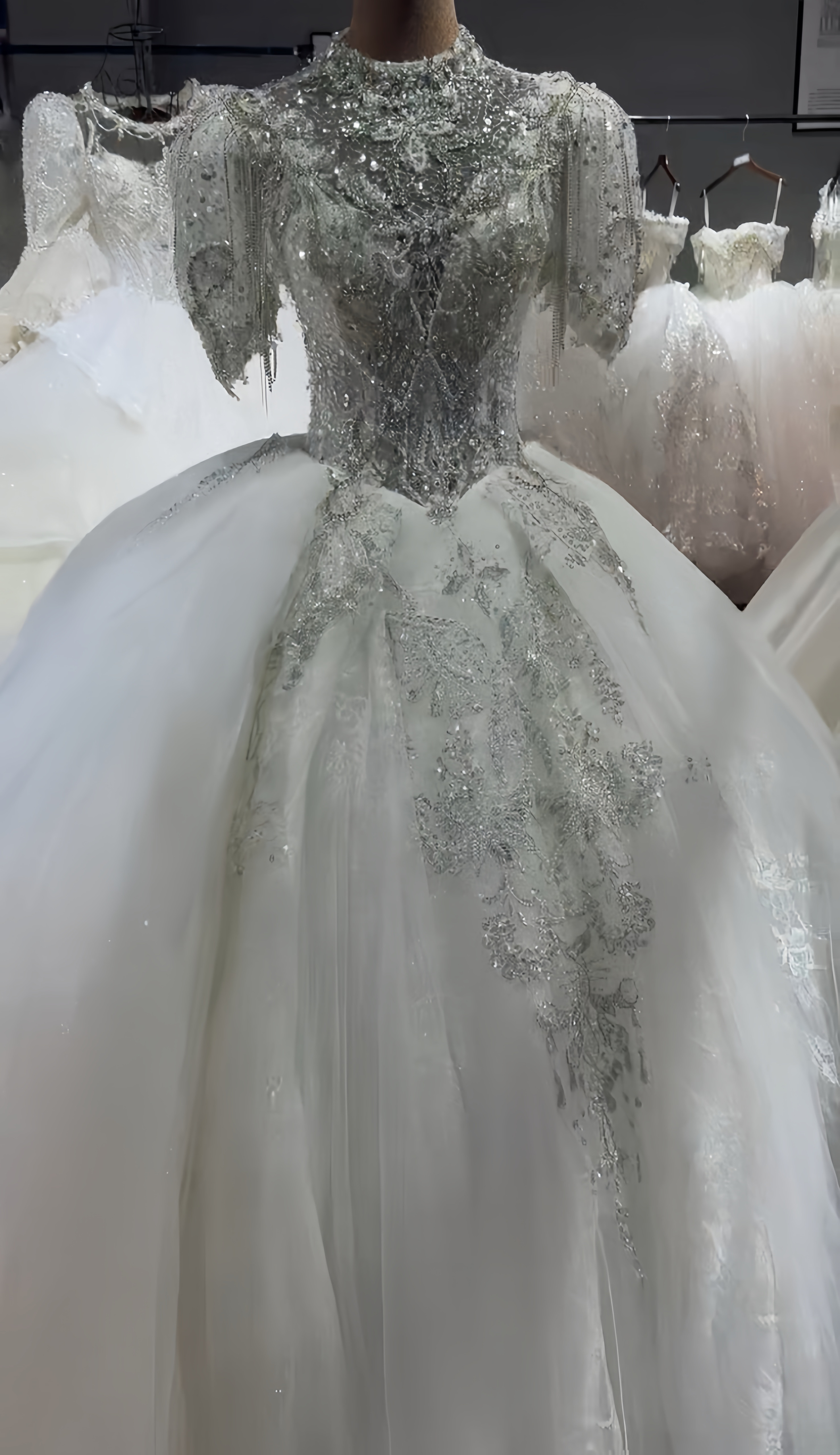 顧客満足度99％以上！肩カバー　プリンセスライン　お買い得　高品質　半袖　チュール贅沢なビジュー　ウェディングドレス結婚