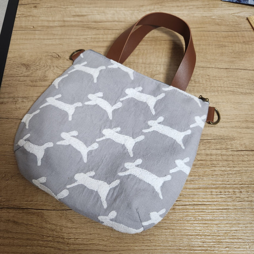 ミナペルホネンハンドメイドシャーリングバッグ（ランランラン、ベージュ、大） ミナペルホネンハンドメイドシャーリングバッグ（ランランラン