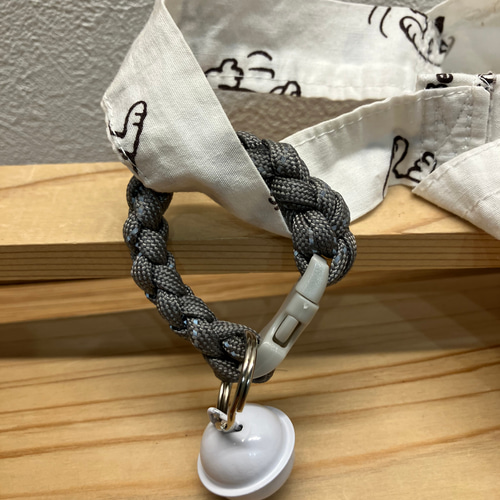 126・紛失防止に自転車鍵用パラコードミニミニブレスレット型