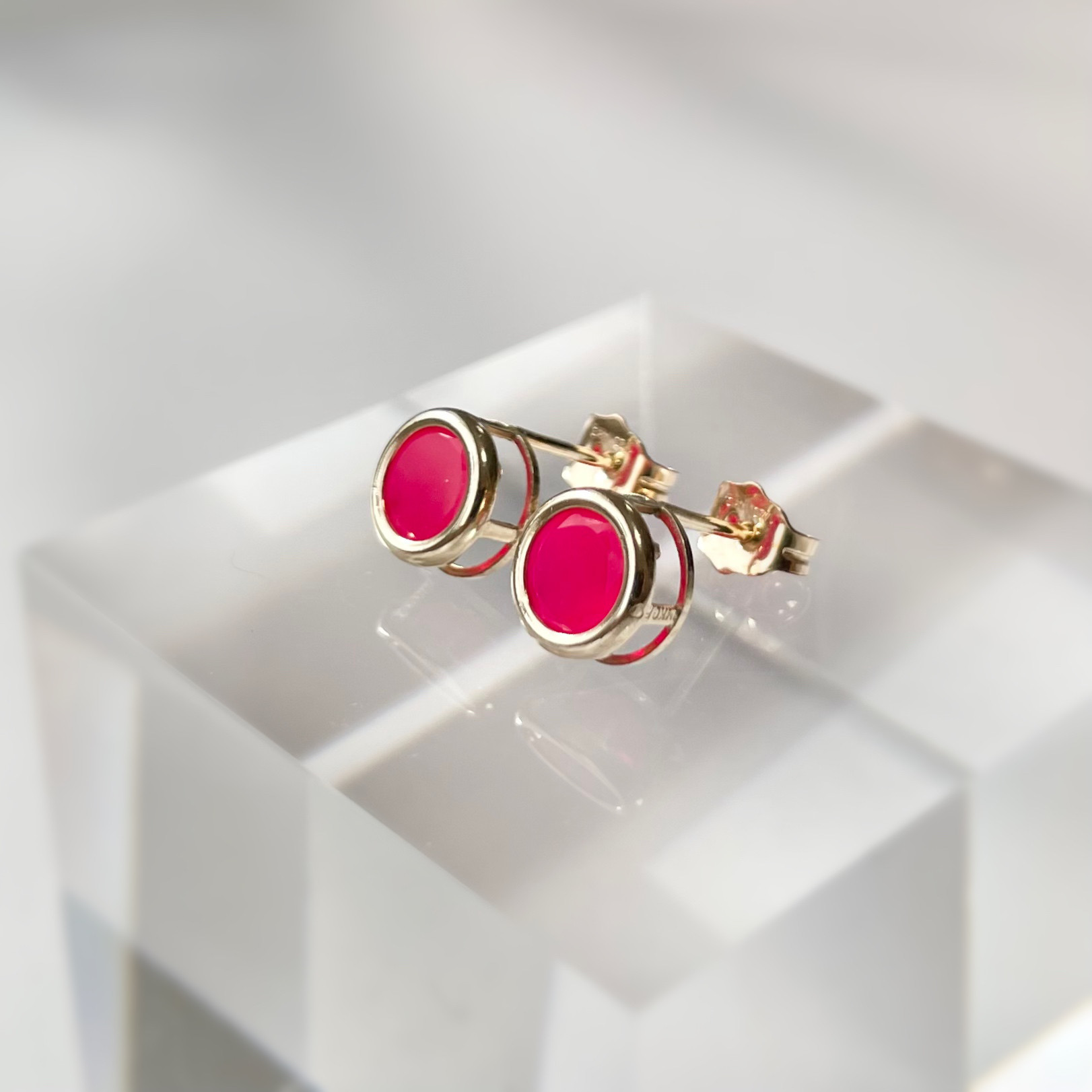 14kgf フューシャピンクカルセドニー スタッドピアス