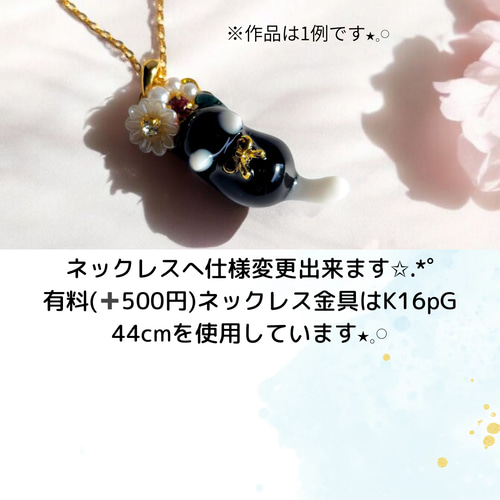 ビジューに飛び付くぐで猫ピアス(イヤリング)冬の青猫ちゃん ピアス