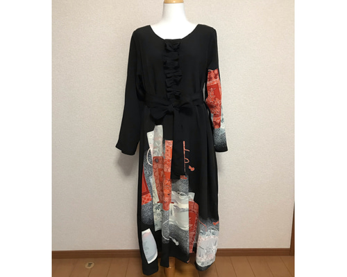 91 ☆黒留袖☆着物リメイク☆ドレープワンピース☆M〜L☆一点物