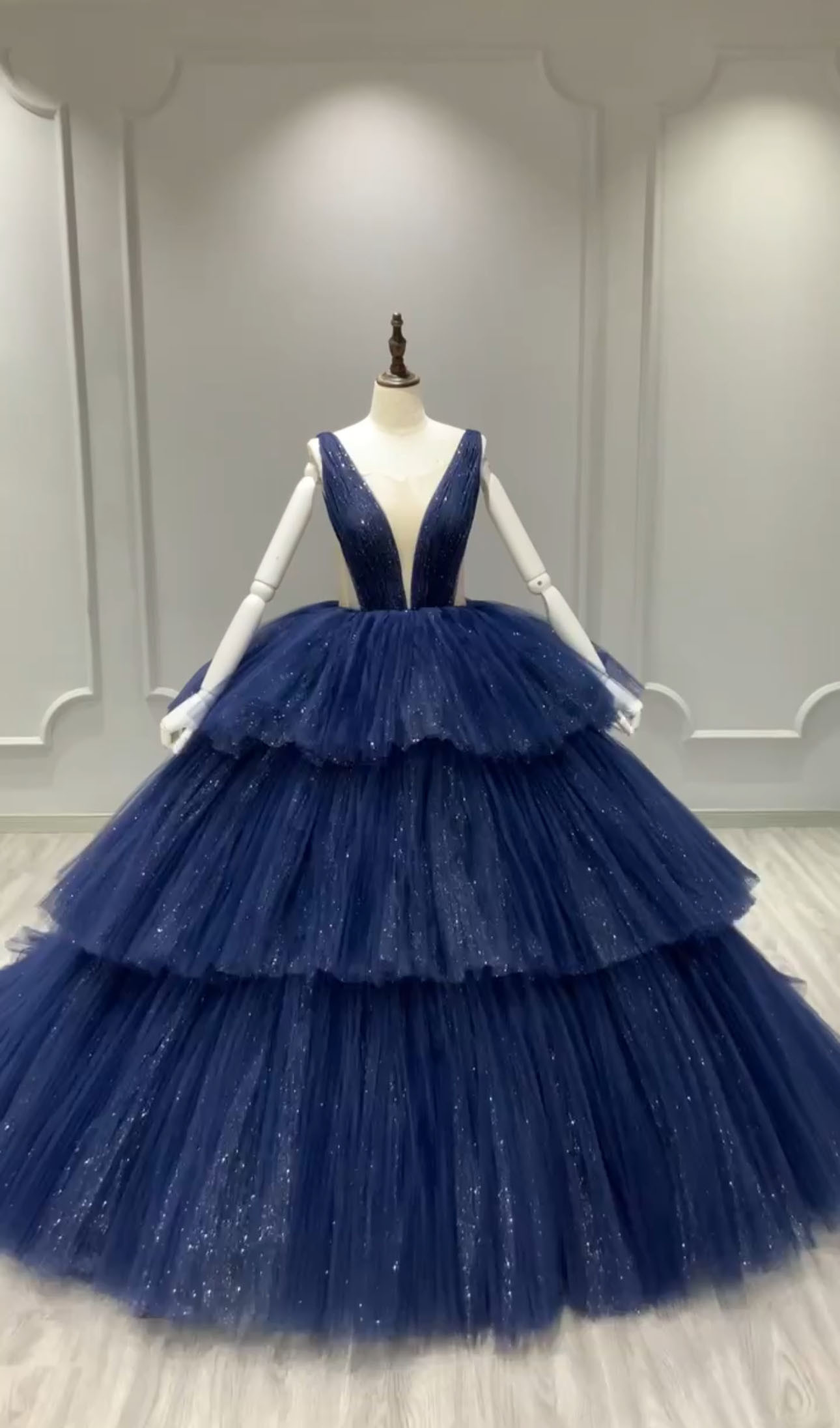 WEB限定！ネイビー　セクシー　vネック　プリンセスライン　オーダー可能きらきら　ファスナー演奏会音楽会二次会前撮り挙式