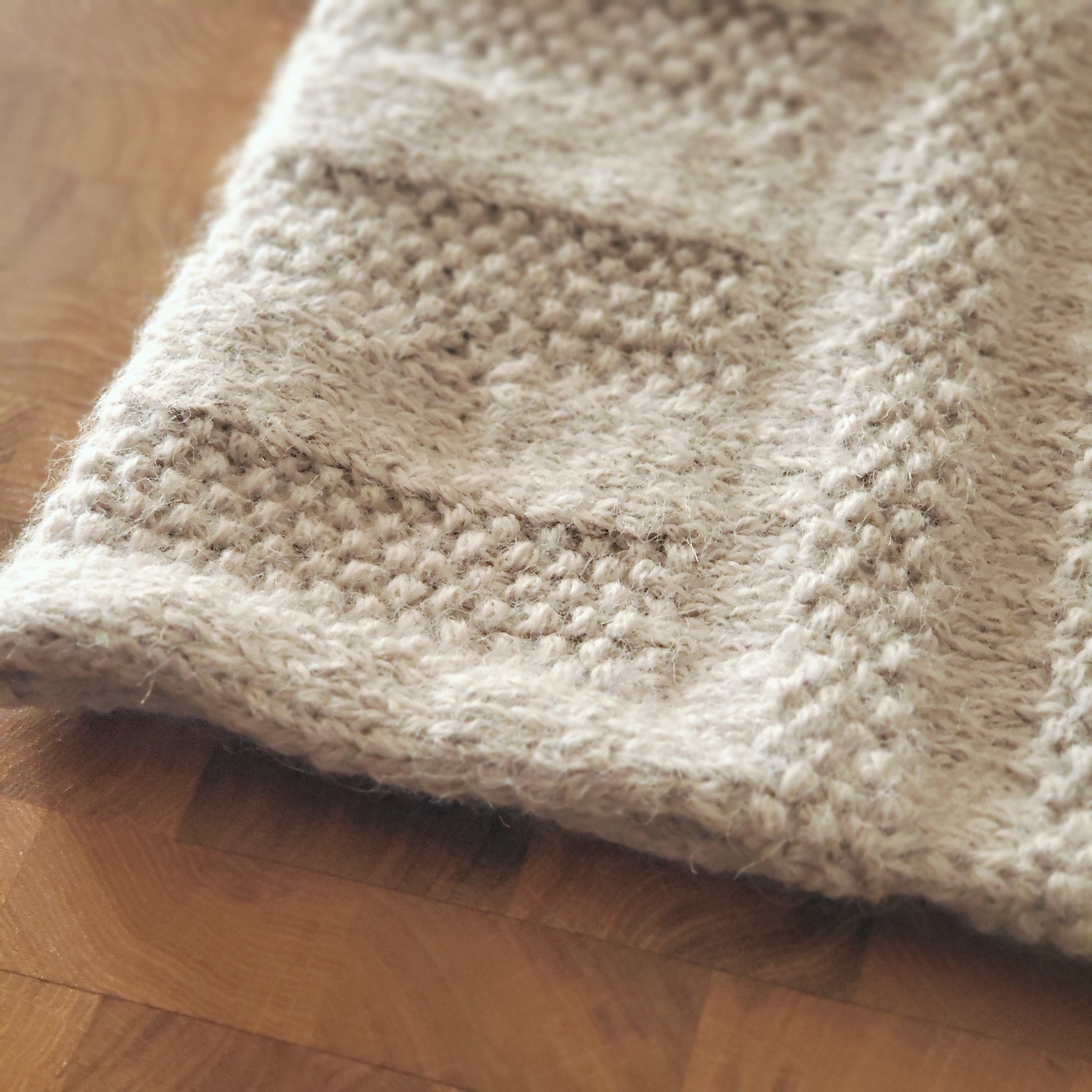 【再販売】ベビーアルパカ100%の手編みスヌード ＊stone ＊たてよこ縞々柄