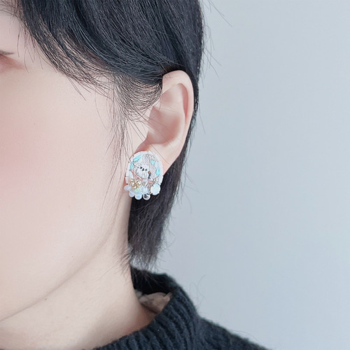 冬の煌めき✳︎雪の妖精シマエナガの刺繍ピアス/イヤリング 刺繍