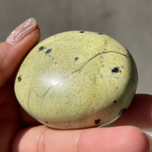 ノルウェー産 リザーダイト】① パームストーン｜握り石｜鉱物 天然石