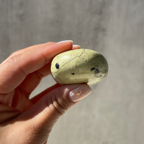 鉱石、握り石 ノルウェー産 リザーダイト】① パームストーン｜握り石｜鉱物 天然石