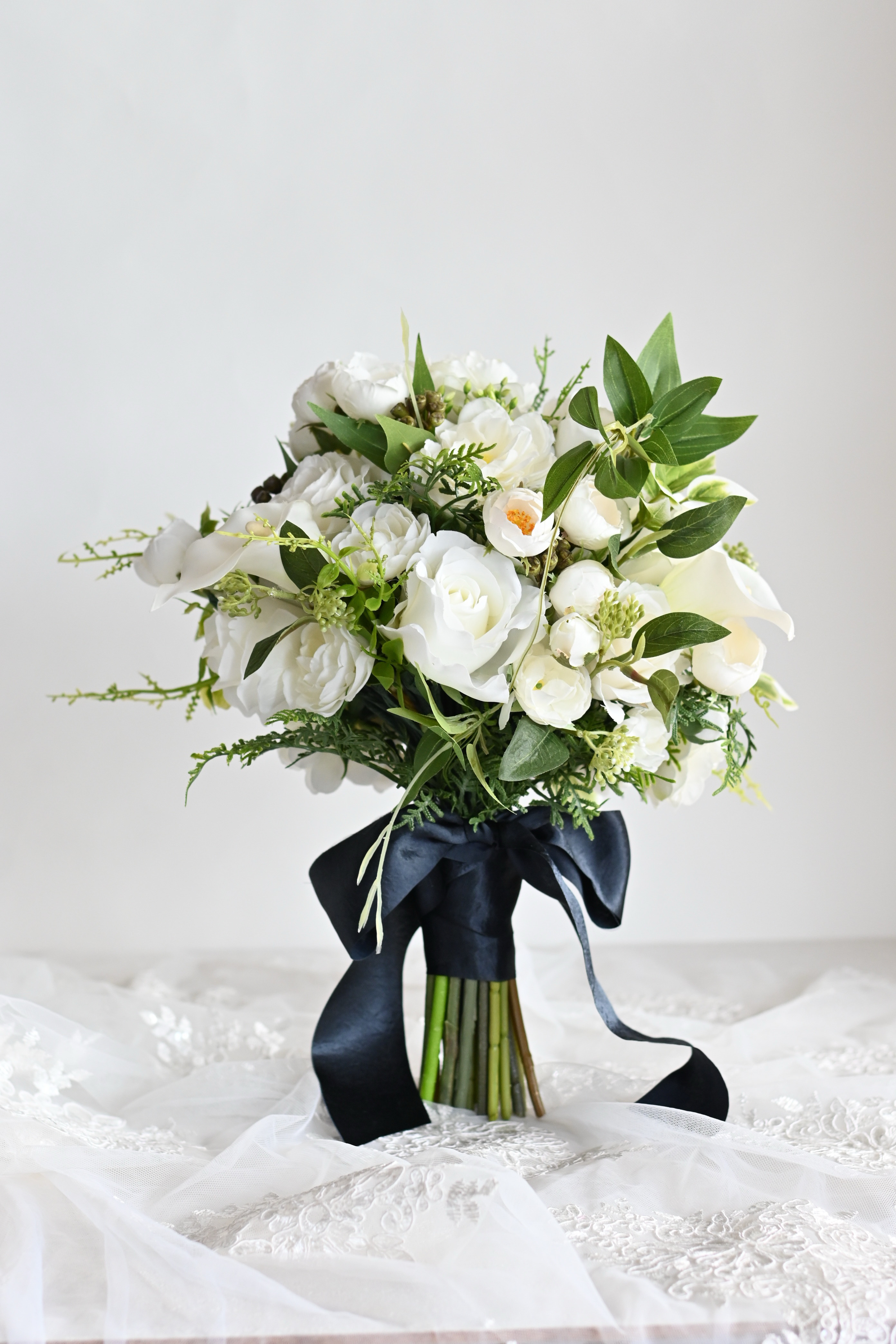 ホワイトローズ＆カラー・グリーンナチュラルブーケ