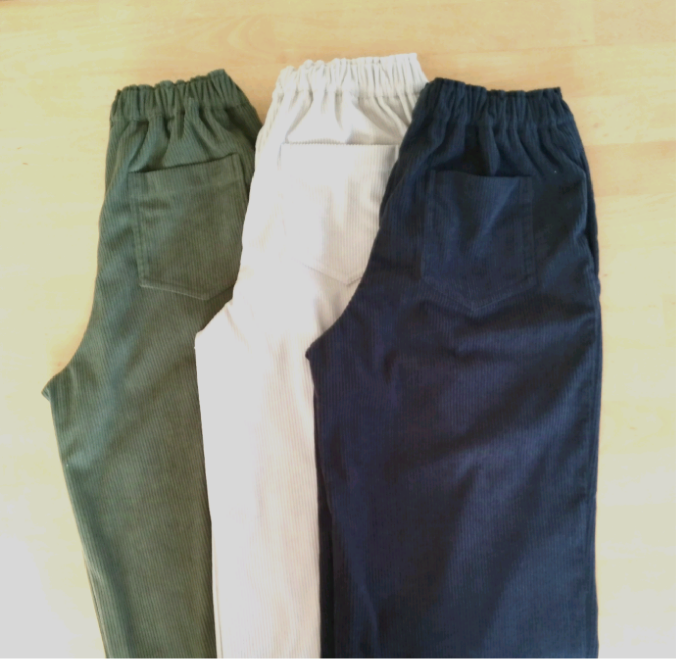 コーデュロイのワイドパンツ