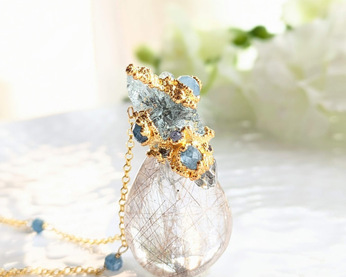 ハリ水晶（ルチルクォーツ）とエッチドアクアマリンのネックレス