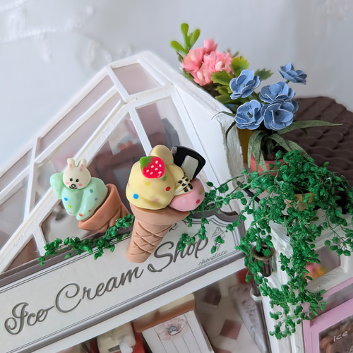 完成品ドールハウス アイスクリームショップ アイスクリームショップ』ミニチュアドールハウスの完成品です その他