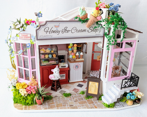 アイスクリームショップ』ミニチュアドールハウスの完成品です その他