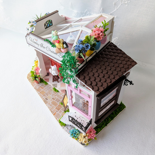 アイスクリームショップ』ミニチュアドールハウスの完成品です その他