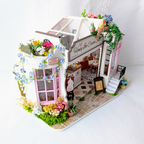 アイスクリームショップ』ミニチュアドールハウスの完成品です その他