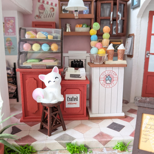 アイスクリームショップ』ミニチュアドールハウスの完成品です その他