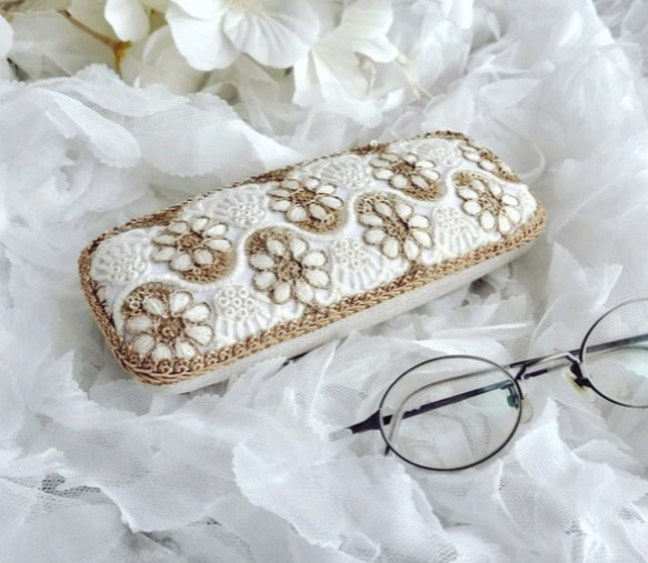 心ときめく刺繡リボンメガネケース リ ホワイトレース リネン ハード