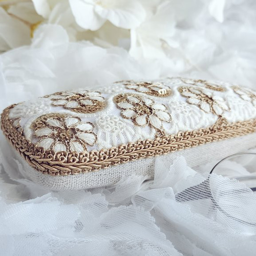 心ときめく刺繡リボンメガネケース リ ホワイトレース リネン ハード