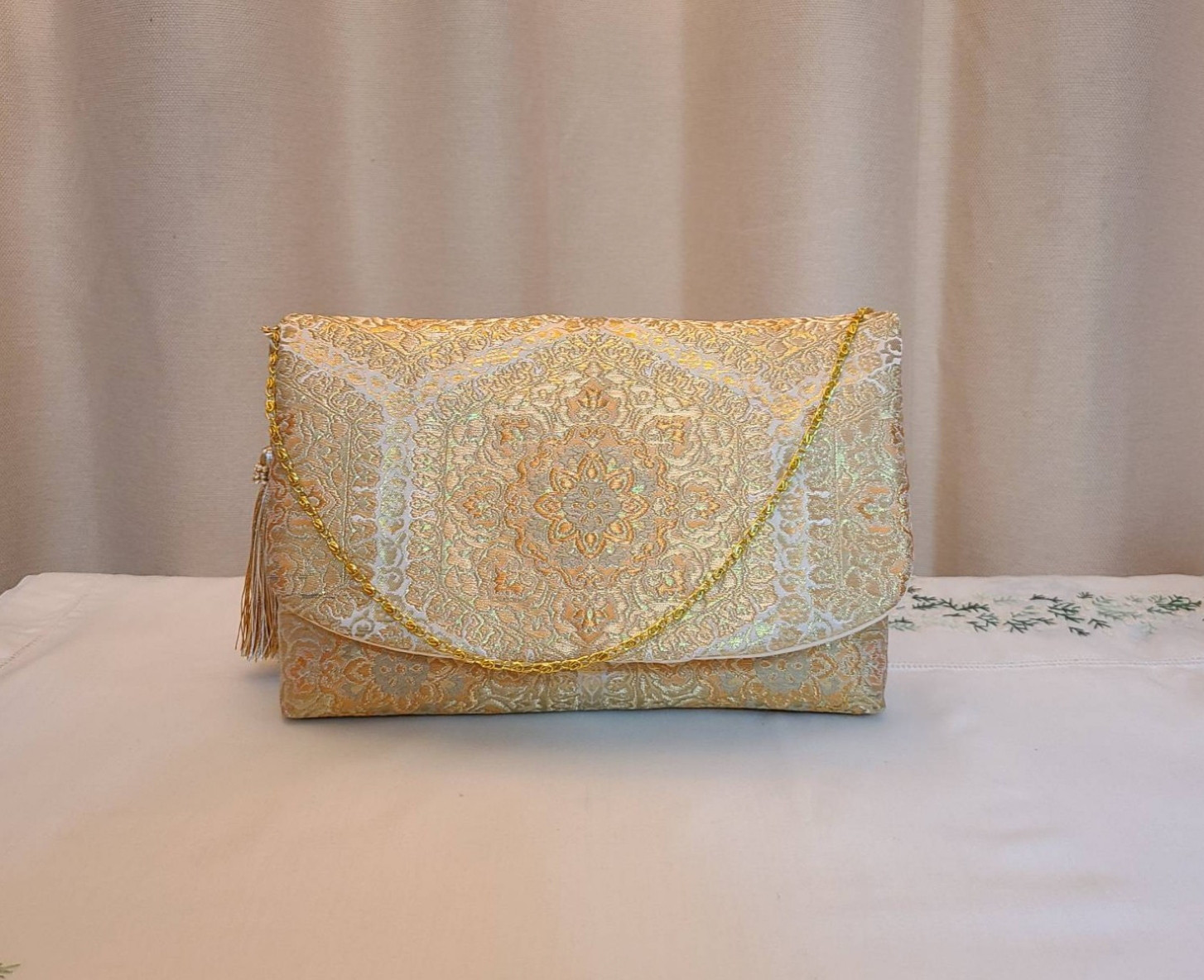 【Creema SPRINGS 】高級花柄刺繍西陣織、服部織物シルク着物帯の2waysクラッチバッグ
