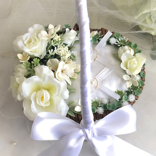 ホワイトローズ♡バラ♡グリーンナチュラル♡リングボーイ