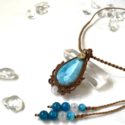 とびきりブルー！大粒ラリマーの天然石マクラメ編みネックレス