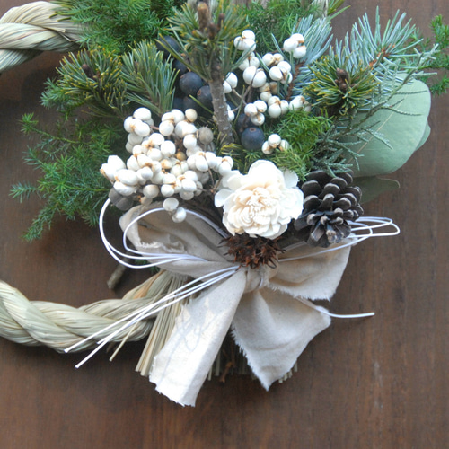 30日まで発送】生の松と針葉樹のシンプルしめ縄飾り~本物の松と針葉樹