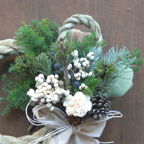 30日まで発送】生の松と針葉樹のシンプルしめ縄飾り~本物の松と針葉樹