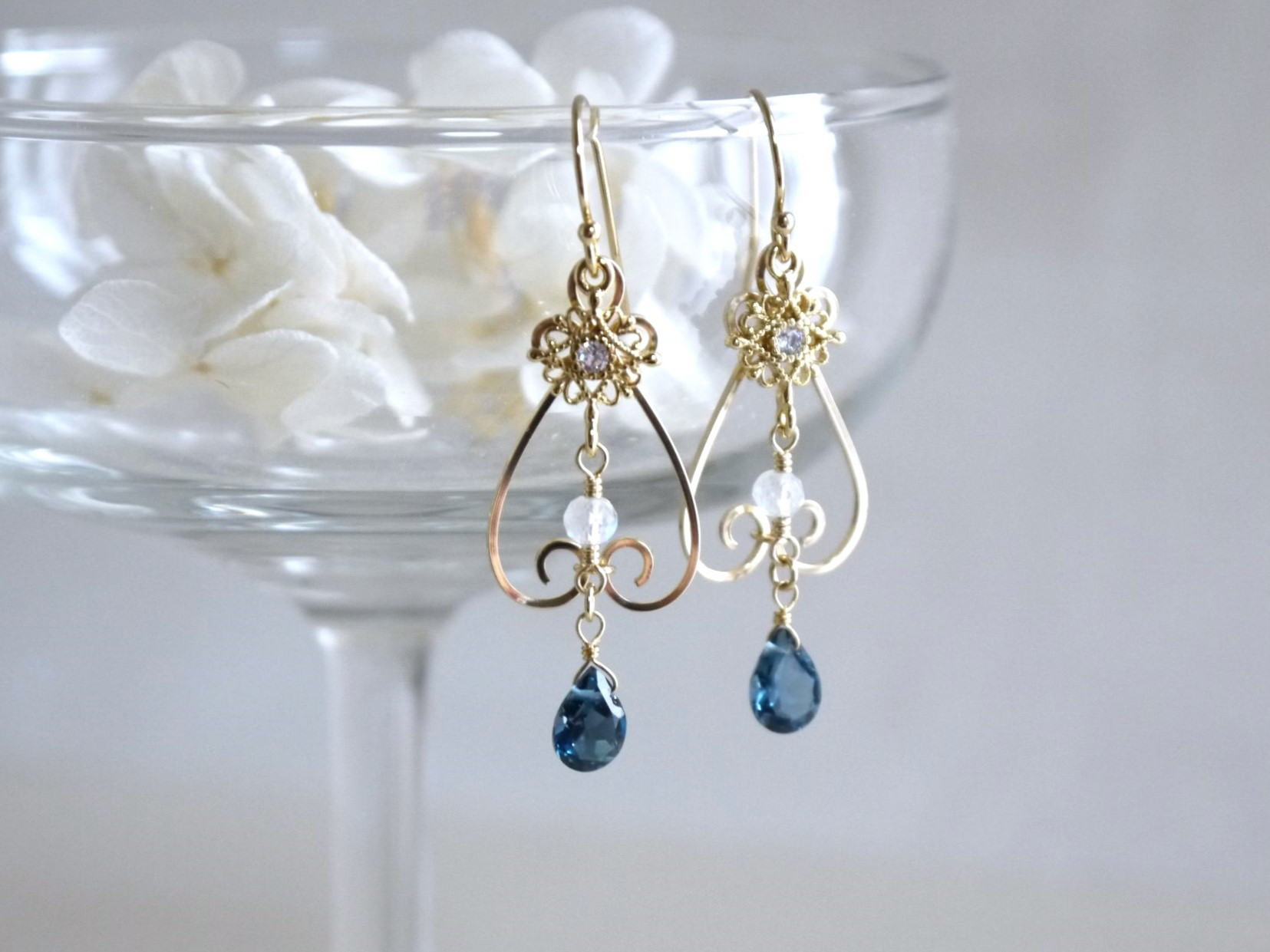 【K14GF/天然石】ワイヤージュエリーピアス（イヤリング変更可）ロンドンブルートパーズ/ムーンストーン 6,006円