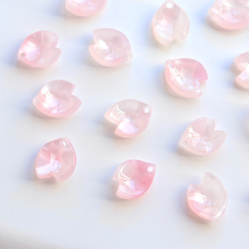 作家もの　やまとゴールドラベル　市松模様にグラデーション、桜の花びらの付け下げ a410db12cadf8024257b3d0a1e7c58