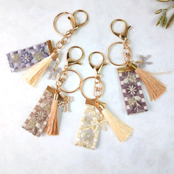 インド産ハンドメイドキーチャーム インド刺繡リボンとビーズチャームのキーホルダー バッグチャーム
