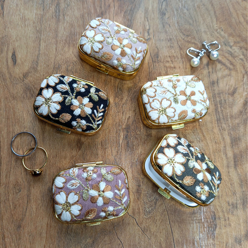 インド刺繍リボンのピルケース No.3 桜 花柄 その他ケース とらちゃん