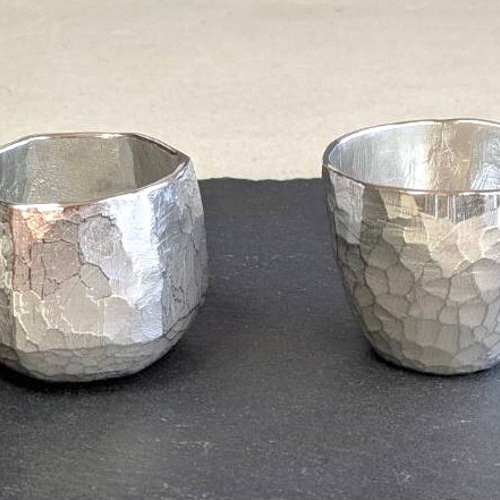 キムホノ作　徳利と猪口セット Hacoa×能作】「Sake Set」収納時の佇まいも美しい、錫の徳利と天然木の