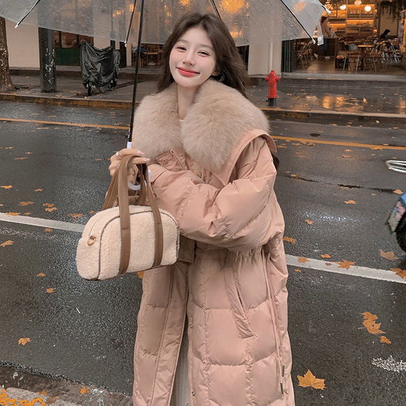 高級感のあるゆったりした本物の毛皮の襟のショール、白いダックダウン