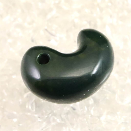 出雲石 勾玉 出雲碧玉 出雲石 24mm勾玉 ディレクトリーカード付 6.7g #18169