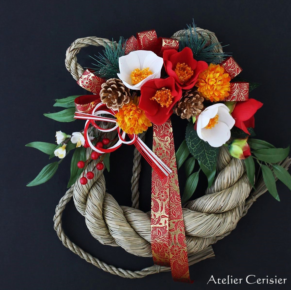 ・お正月飾り しめ縄＜紅白椿 橙菊＞雲流Mサイズ しめ飾り アーティフィシャルフラワー 4枚目の画像