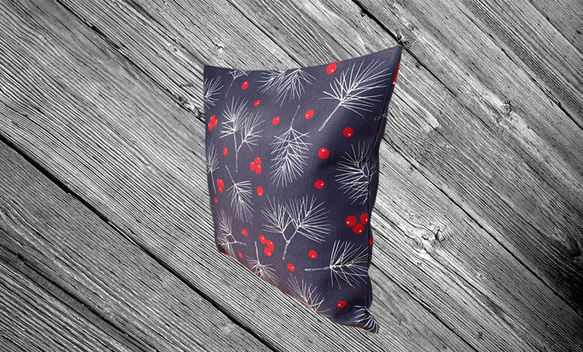 森林抱枕 冬季紅堅果圖案 - 檜木香 - 第4張的照片