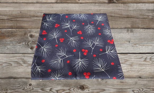 森林抱枕 冬季紅堅果圖案 - 檜木香 - 第6張的照片