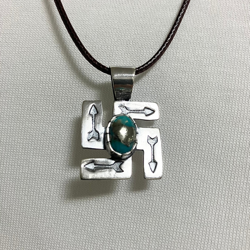 キングマン ターコイズ スワティカ シルバー ネックレス