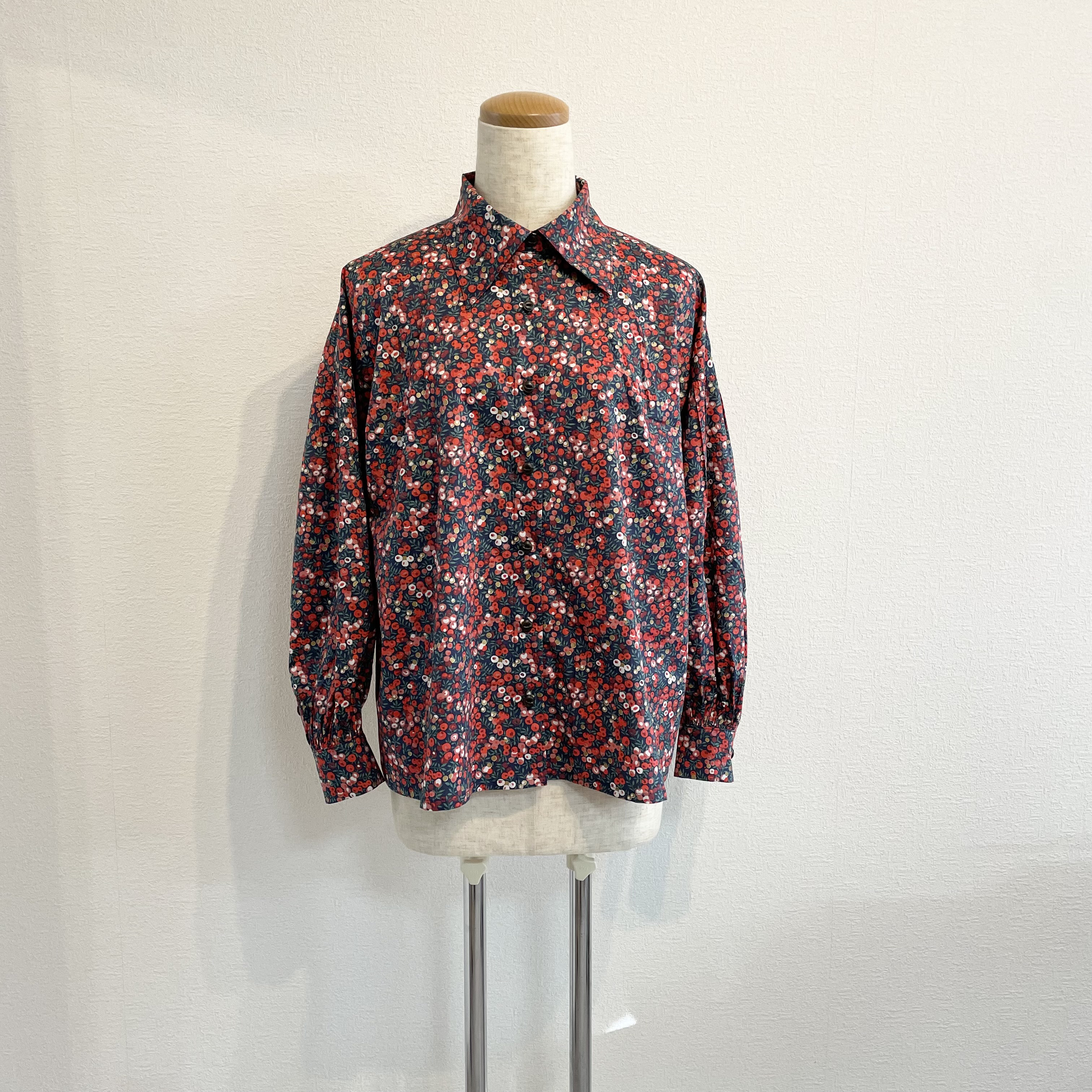 リバティ生地＊ボリューム袖のシャツブラウス（ウィルトシャースパークル）