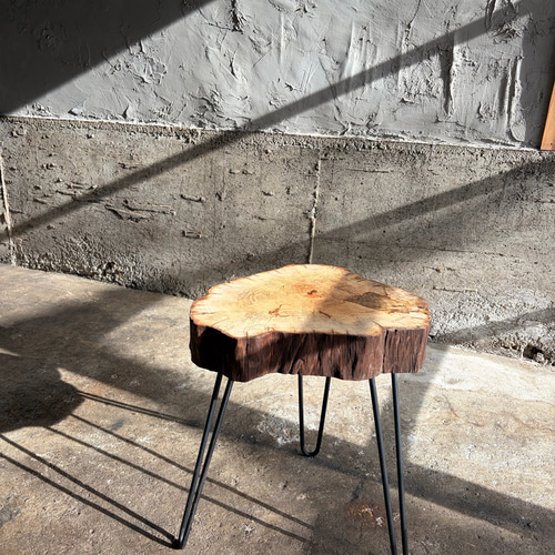 送料無料】楓の輪切りサイドテーブル② / 一枚板 / アイアン