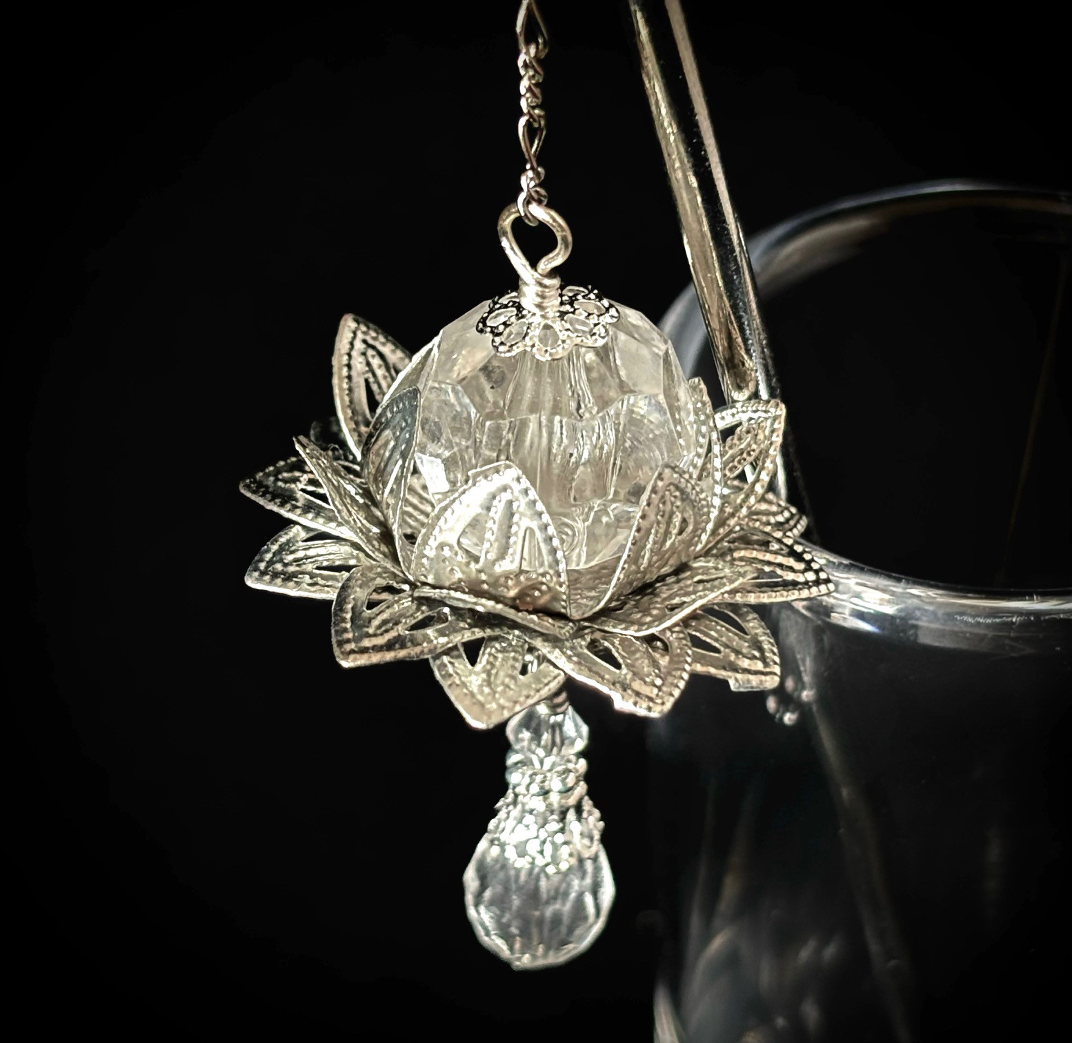 かんざし 　シルバーの蓮の花　一本挿し　一本簪　涼しげ　夏　クリア　透明　和風　軽い　軽量　ロータス　アジアン