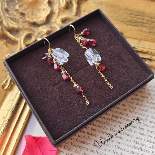 クリスタルフラワーカービング、ピンクガーネットペアシェイプ