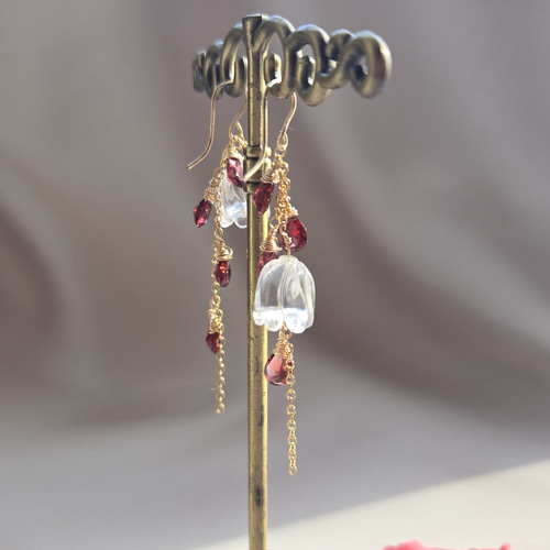 クリスタルフラワーカービング、ピンクガーネットペアシェイプ