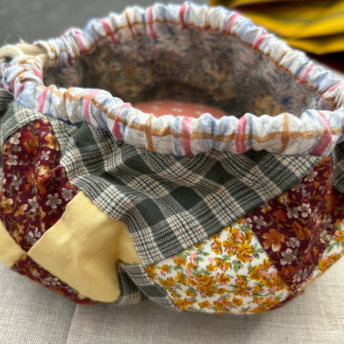 ハンドメイド❇大きめビンテージレトロパッチワーク❇マットと巾着セット ハンドメイド❇大きめビンテージレトロパッチワーク❇マットと