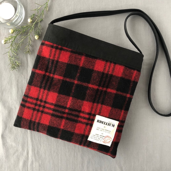ワケありな逸品【☃冬限定☃】もこもこポシェット・赤のタータンチェック 2枚目の画像