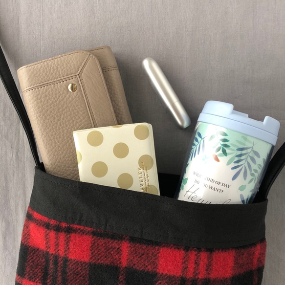 ワケありな逸品【☃冬限定☃】もこもこポシェット・赤のタータンチェック 5枚目の画像