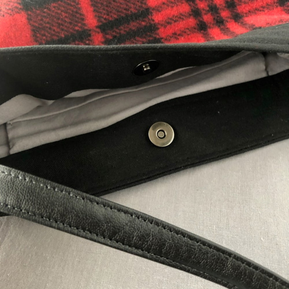 ワケありな逸品【☃冬限定☃】もこもこポシェット・赤のタータンチェック 4枚目の画像