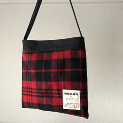 ワケありな逸品【☃冬限定☃】もこもこポシェット・赤のタータンチェック 1枚目の画像